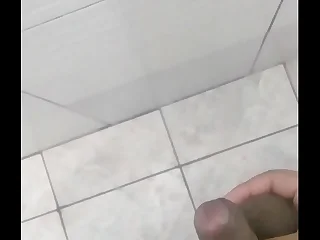 Novinho batendo uma