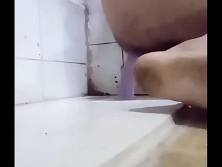 Dándole acostado